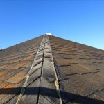傷んだアーバニーの屋根