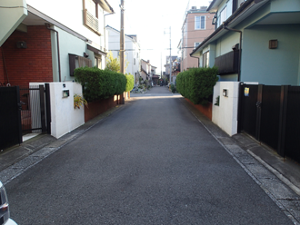 千葉市緑区　寄棟屋根の屋根塗装と棟板金交換　事前点検　周辺の道路状況