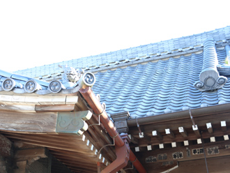 神社の瓦屋根