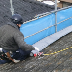 屋根カバー工法　防水紙設置
