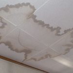 雨漏りあと　雨染み　クロス貼り