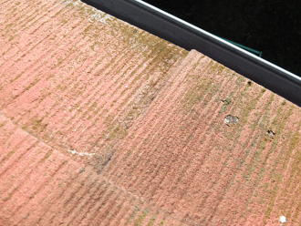 葛飾区 屋根カバー工法前の点検　屋根材の塗膜が剥がれている