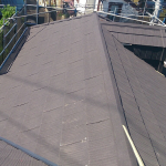 横浜市港北区で屋根カバー工法、アスファルトシングルから金属屋根材のエコグラーニへ