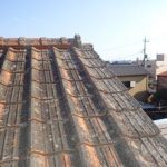 コケが生えた瓦