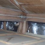 小屋裏での雨漏れ調査