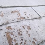 塗膜が劣化して剥離してきている