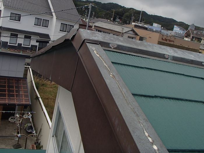 ケラバ板金の浮き