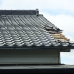 飛散した瓦