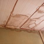 雨漏りで出来たシミ