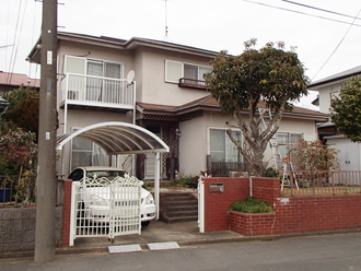 軒天修理と雨樋交換を行った住宅