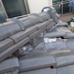 瓦の並びが乱れている