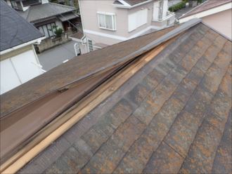 東金市田間　棟板金の外れ