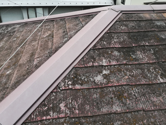 品川区荏原にて傷んだスレート屋根をコロニアルクァッドで屋根葺き替え工事を行いました、施工前写真
