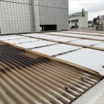 補修を繰り返している波板屋根