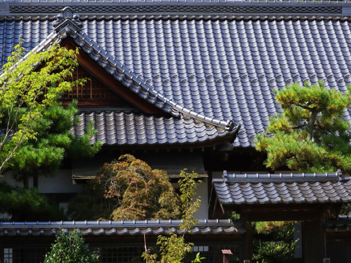 瓦屋根の家