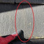 スレート屋根にヒビ割れ