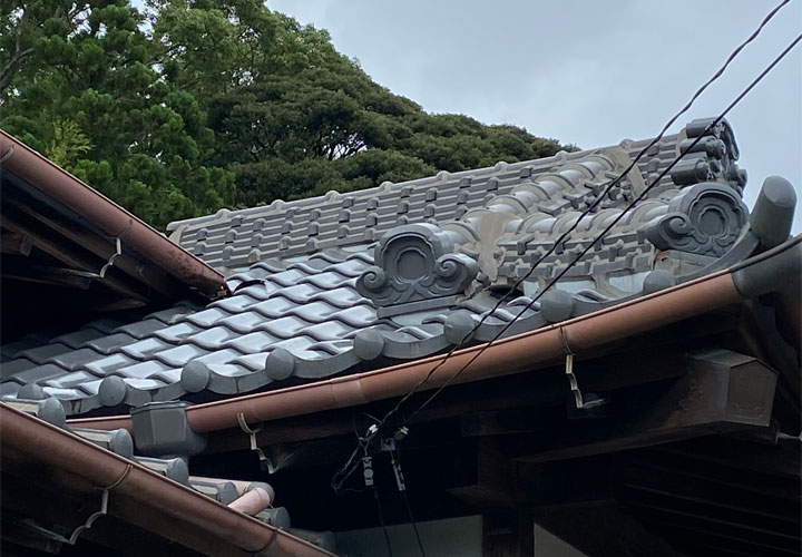 雨漏りが発生した入母屋造のお住まい