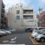 屋上からの雨漏りが発生した商業ビル