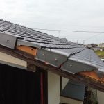 破損したケラバ瓦