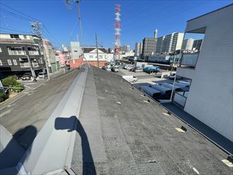 板金の浮きは確認できません