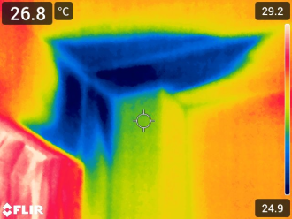 赤外線カメラを使った雨漏り調査の様子②