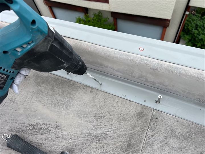 平場ドレン周り鋼板取り付け