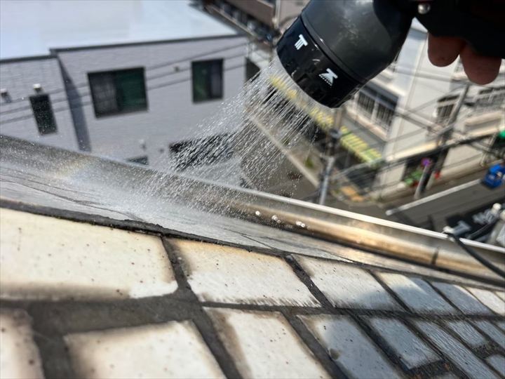 散水試験による原因特定|斜壁タイル散水