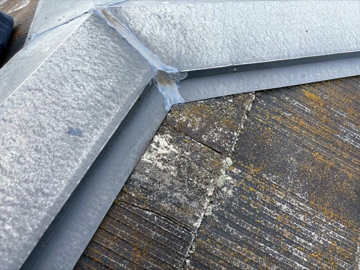 スレートのひび割れ・色褪せ