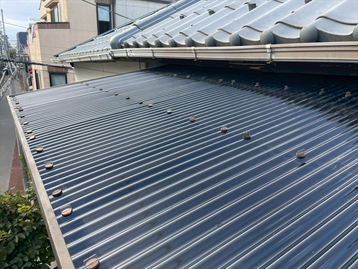 施工後、綺麗に生まれ変わったポリカ波板