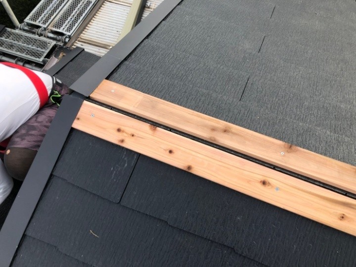 新しい貫板を取り付け