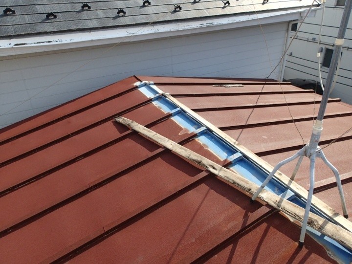 台風19号による瓦棒屋根の被害状況を確認