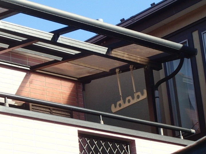 飛散した屋根の状態を確認