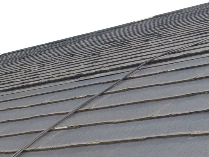 化粧スレートの広範な剥がれ