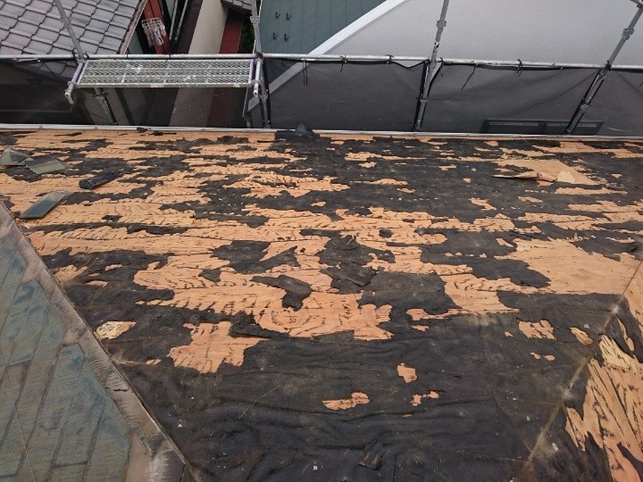 既存屋根材の撤去