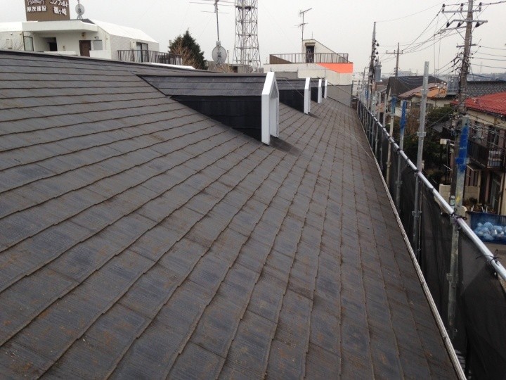 化粧スレート屋根の広範な劣化