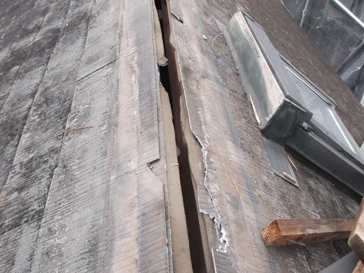 既存棟板金とトップライト周りの撤去