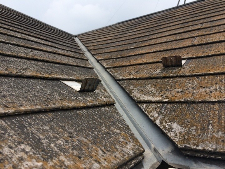 谷部分周辺の化粧スレートの劣化