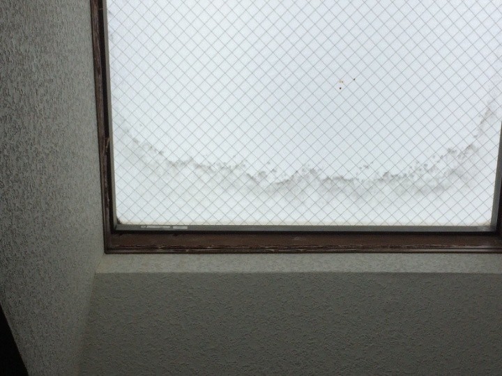 室内から確認したトップライト周辺の雨染み