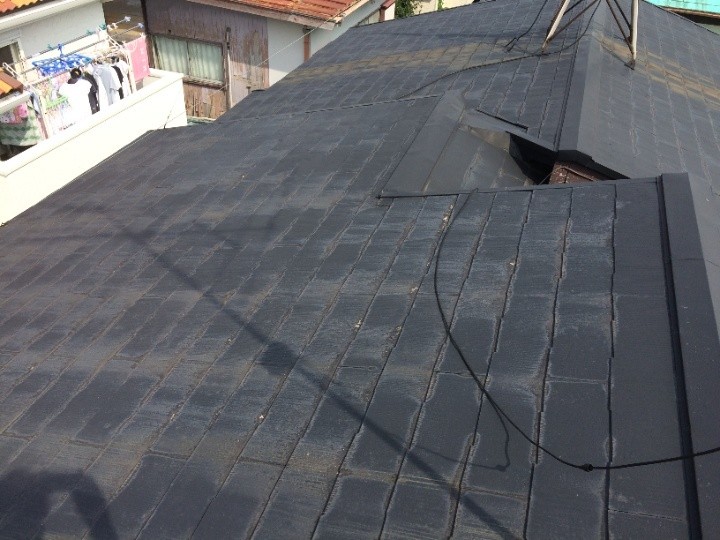 屋根全面の汚れと染み