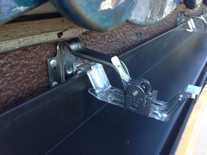 軒樋の位置調整と設置