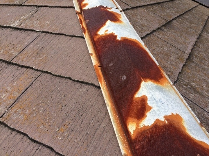錆が広がった棟板金