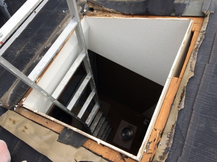 トップライト撤去と開口部の下地調整