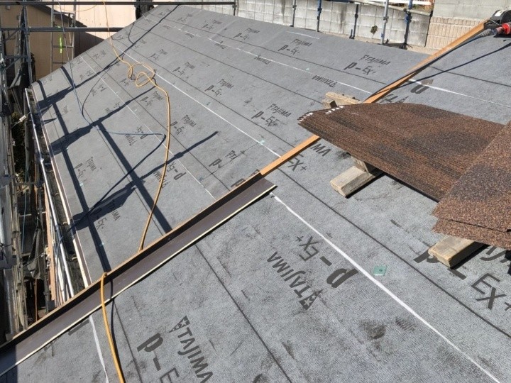 防水紙（ルーフィング）の敷設