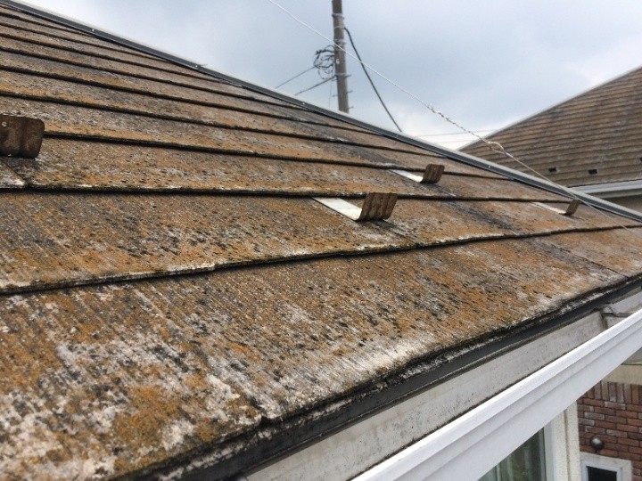 軒先付近のスレートの傷み