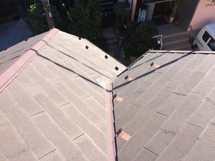 屋根のひび割れと反り