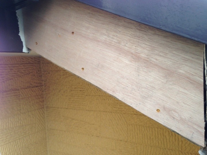 新しい破風板の取り付け