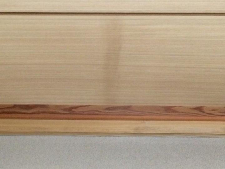 天井に現れた雨染みの確認