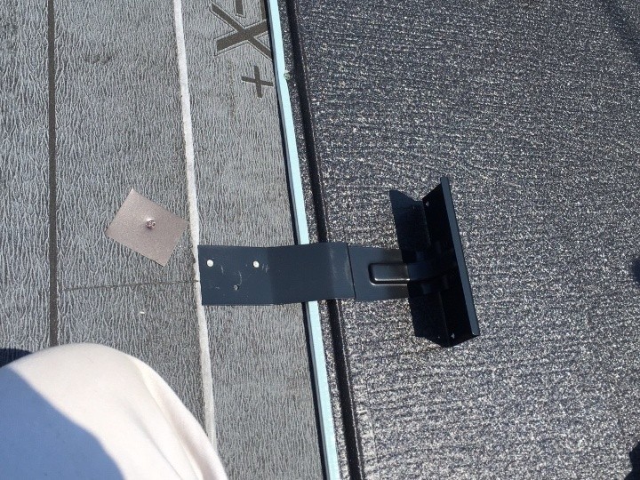 雪止め金具を設置