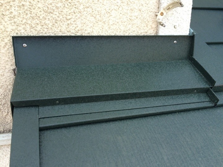 外壁取り合い部分の雨押え施工