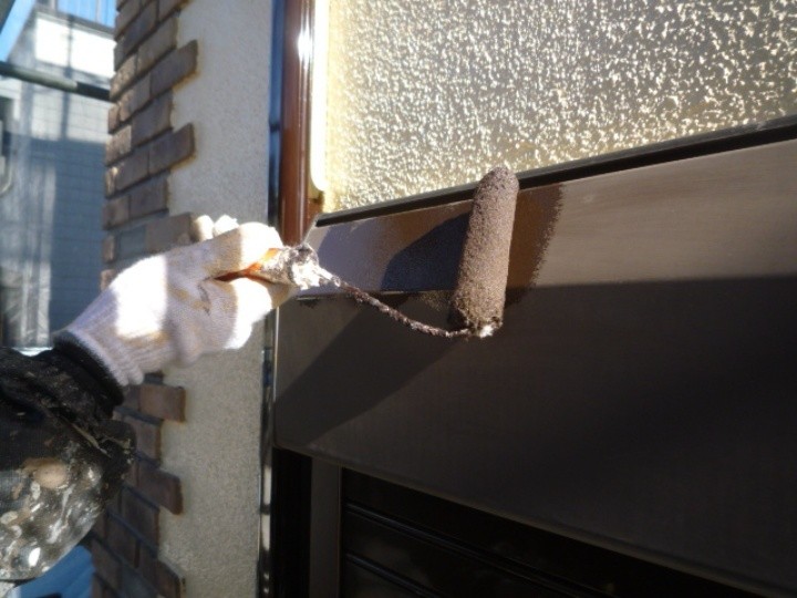 シャッター塗装工事（下塗り）